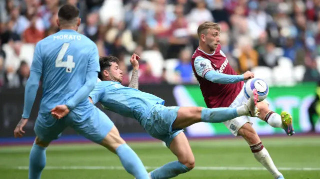 Jarrod Bowen scores for West Ham