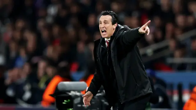 Unai Emery shouts from touchline