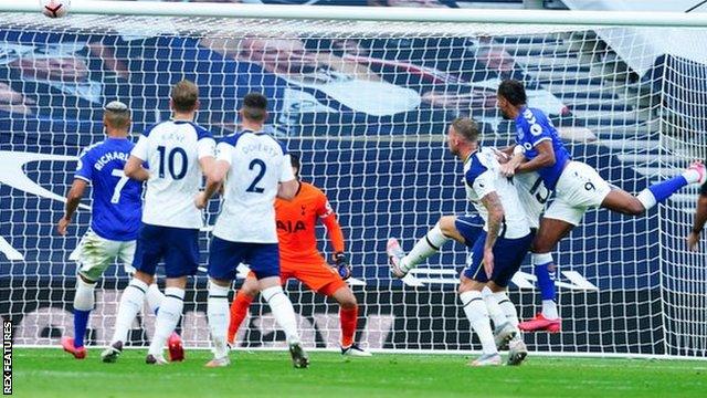 Dominic Calvert-Lewin scores for Everton against Tottenham