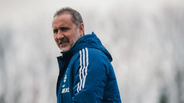 Vitor Pereira looks on during Nottingham Forest training