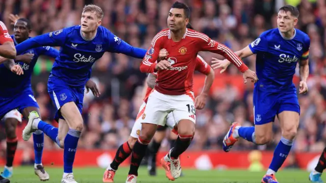 Casemiro battles with Jarrad Branthwaite and James Tarkowski