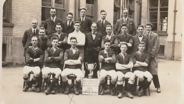 1925 photo of Royal Arsenal FC team