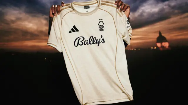 Nottingham Forest away kit