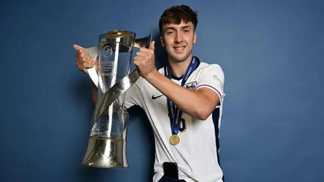 Jack Hinshelwood with the Under-21 Euro's trophy for England