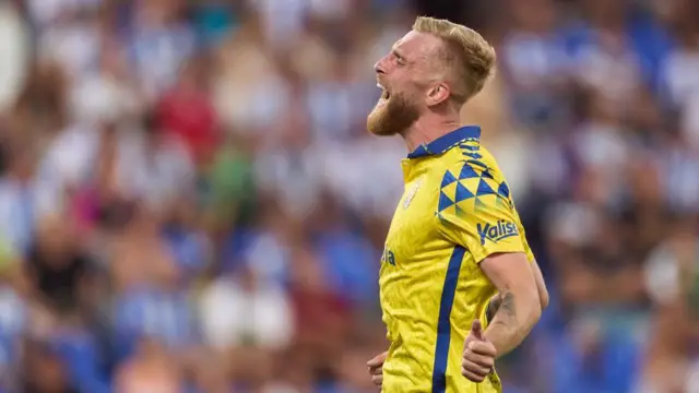 Oli McBurnie playing for Las Palmas last season