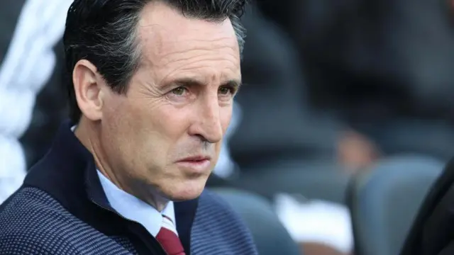 Unai Emery looks on from the dugout