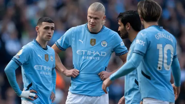 Phil Foden, Erling Haaland, Ilkay Gundogan and Jack Grealish speak to each other on the pitch