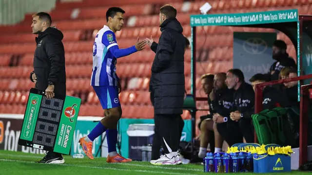 Fabian Hurzeler shakes hands with Diego Gomez as he substitutes him