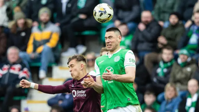 Hearts' Kenneth Vargas and Hibernian's Lewis Miller