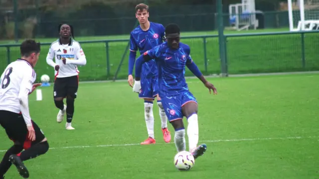 Chelsea defender Calvin Diakite passing the ball against Fulham at U18s level