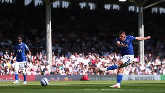 Vitaliy Mykolenko of Everton shoots and scores 