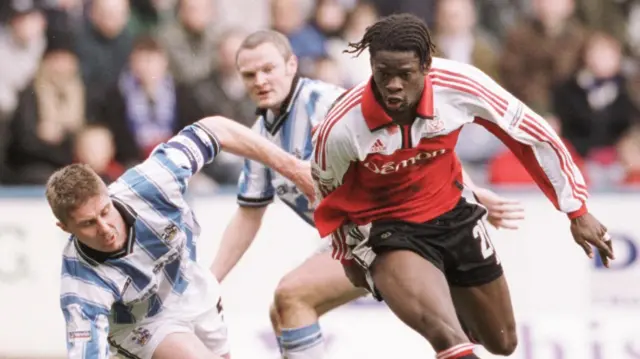 Louis Saha in action for Fulham in 2001