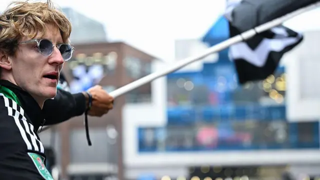 Anthony Gordon on Newcastle's bus parade