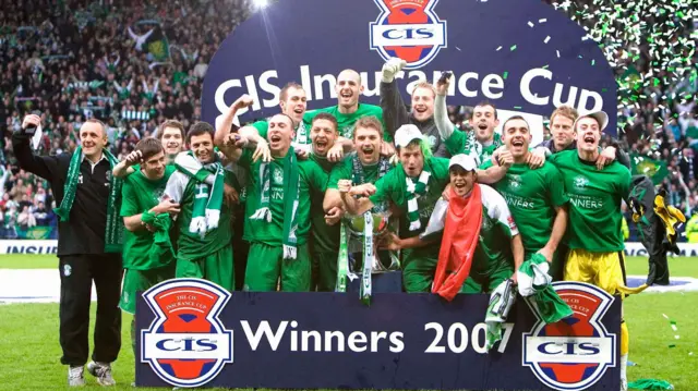 Hibs celebrate league cup