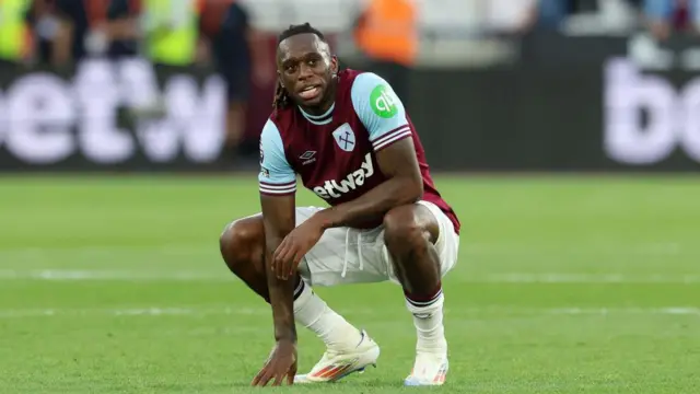 Aaron Wan-Bissaka of West Ham United shows dejection