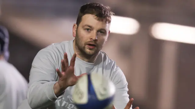 Iain Henderson catches a ball