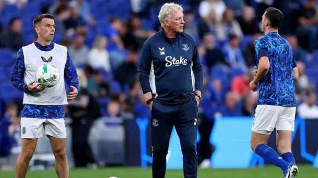 David Moyes on the pitch as Everton warm up