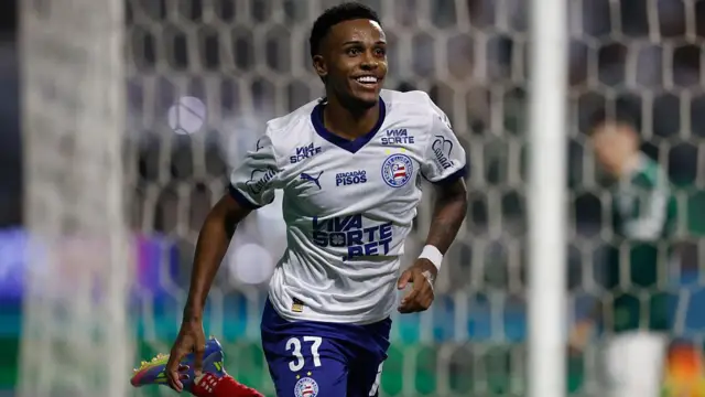 Brazilian winger Kayky in action