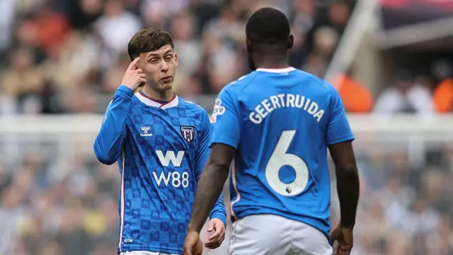 Chris Rigg gestures to team-mate Lutsharel Geertruida