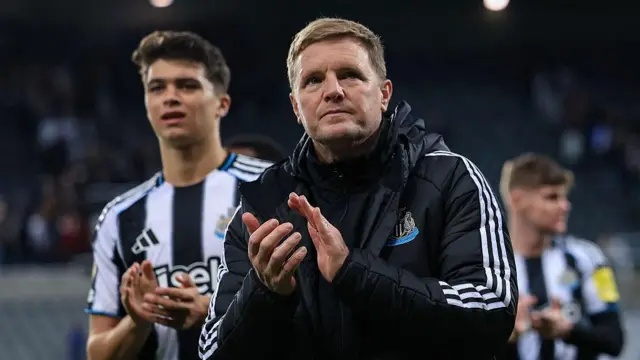 Eddie Howe claps the Newcastle fans