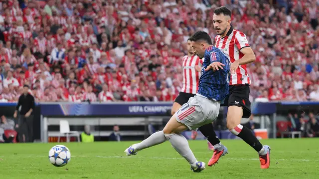 Gabriel Martinelli scores for Arsenal