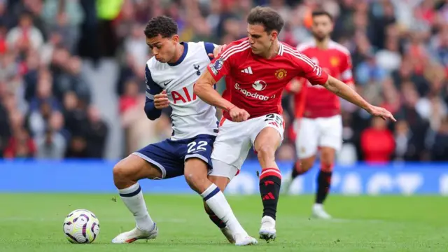 Brennan Johnson and Manuel Ugarte compete for the ball