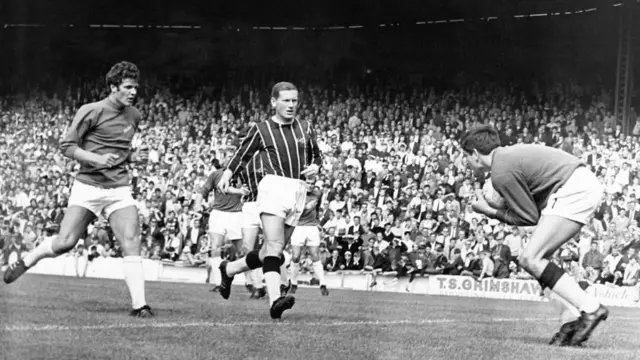 An action shot of Cardiff City 0-4 Crystal Palace