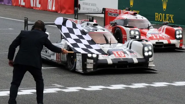 Nico Hulkenberg takes the win at Le Mans