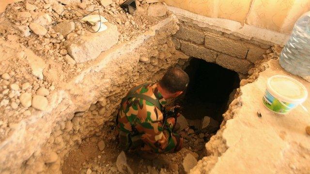 Peshmerga inspects IS tunnel outside Mosul