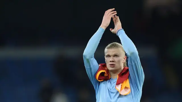 Erling Haaland applauds