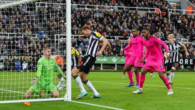 Dan Burn scores for Newcastle against Fulham