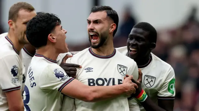 Taty Castellanos of West Ham celebrates scoring his team's second goal