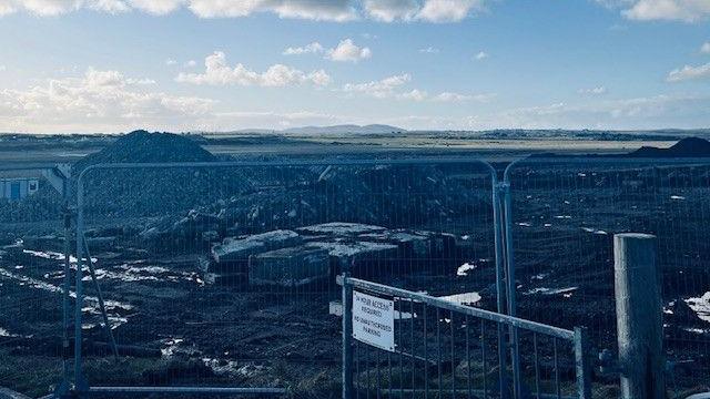 An làrach far am bi 94 taigh faisg air Port-adhair Steòrnabhaigh