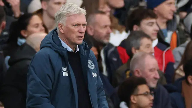 David Moyes looks on from the touchline