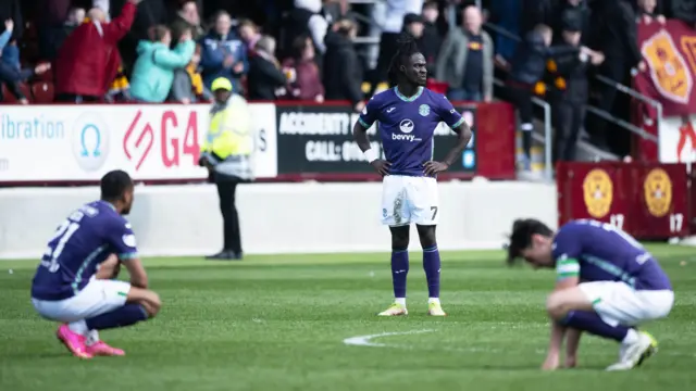 Hibs players look dejected