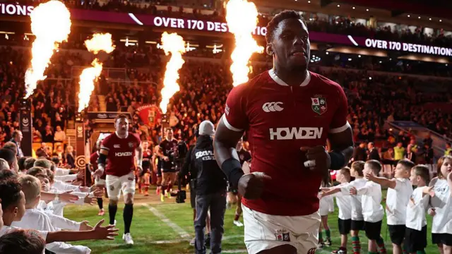 Maro Itoje running out at Suncorp Stadium