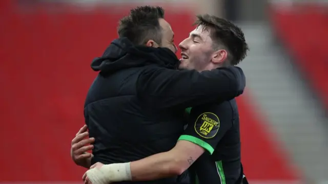 Billy Gilmour hugs Roberto de Zerbi