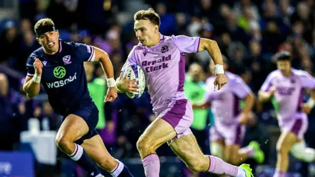 Jamie Dobie sprints free