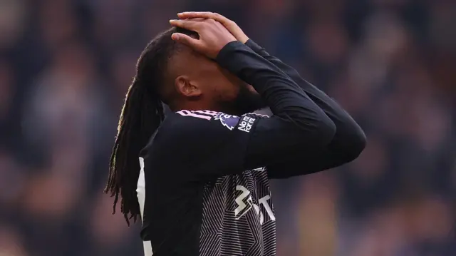 Fulham's Alex Iwobi puts his head in his hands