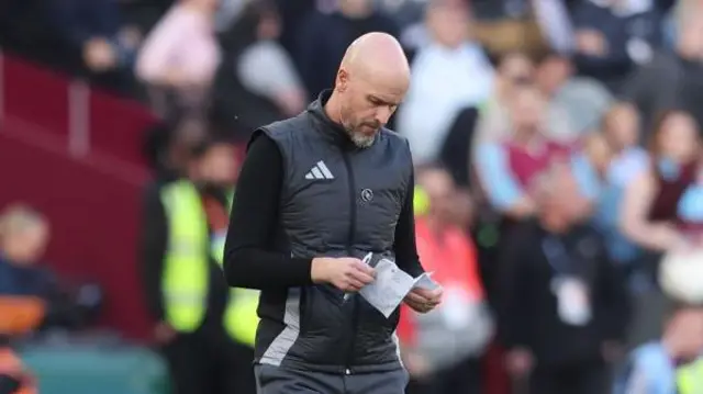 Erik ten Hag makes notes