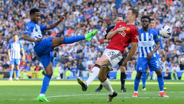 Ansu Fati shoots against Manchester United