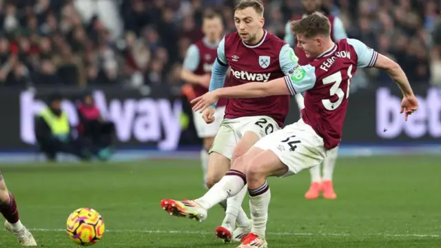 Evan Ferguson and Jarrod Bowen playing for West Ham