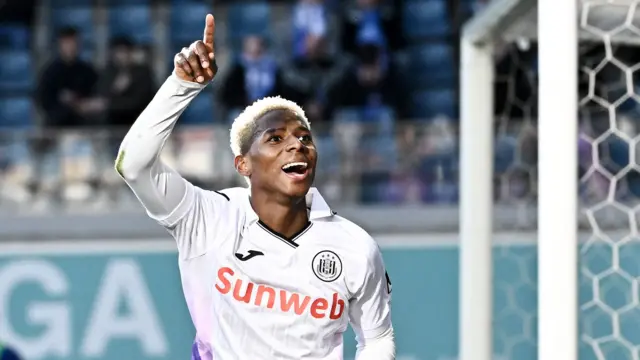 Anderlecht's Nilson Angulo celebrates after scoring