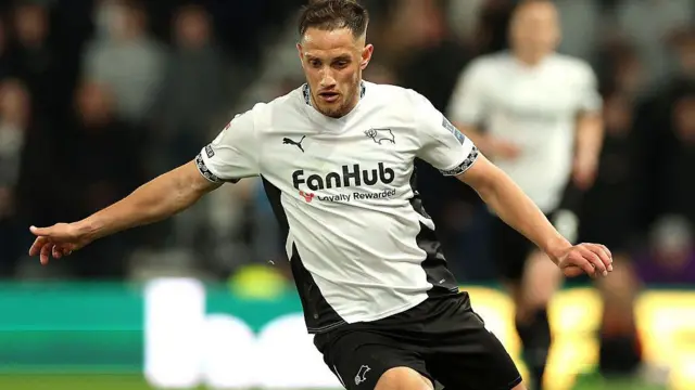 Jerry Yates in action for Derby
