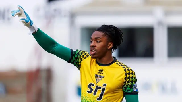Tobi Oluwayemi in action for Dunfermline
