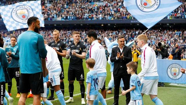 Manchester City receive a guard of honour by Swansea