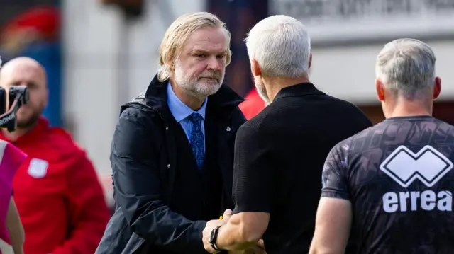 Steven Pressley and Jim Goodwin shake hands after Dundee United v Dundee