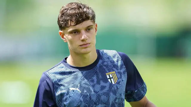Giovanni Leoni looks on for Parma in training
