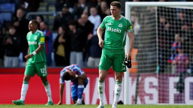 Sven Botman of Newcastle United looks dejected