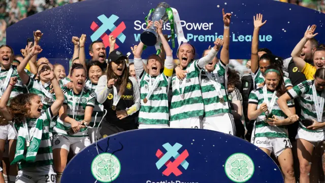 Celtic lifting SWPL trophy